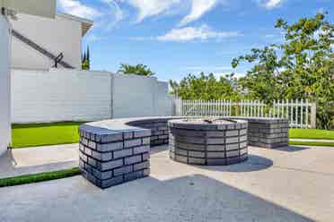 5 BEDROOM POOL HOME W/ VIEWS IN LA