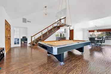 5 BEDROOM POOL HOME W/ VIEWS IN LA