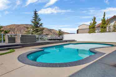 5 BEDROOM POOL HOME W/ VIEWS IN LA