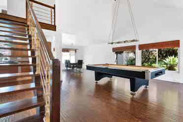 5 BEDROOM POOL HOME W/ VIEWS IN LA