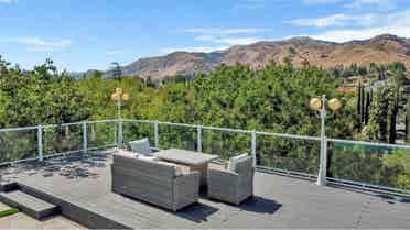 5 BEDROOM POOL HOME W/ VIEWS IN LA