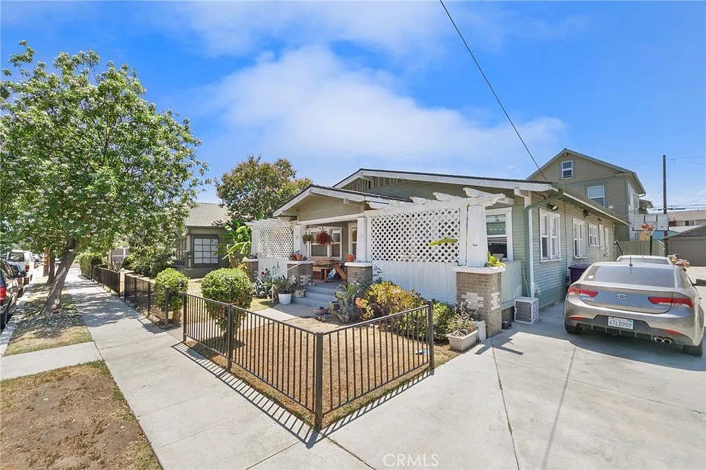 LBC w/ bathroom & private entrance