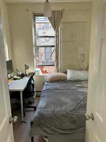 Spaces in Bright UWS 3-Bed !
