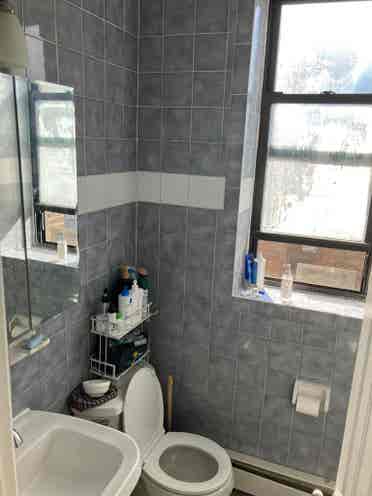 Spaces in Bright UWS 3-Bed !