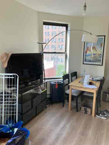 Spaces in Bright UWS 3-Bed !