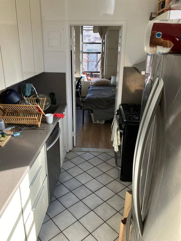Spaces in Bright UWS 3-Bed !