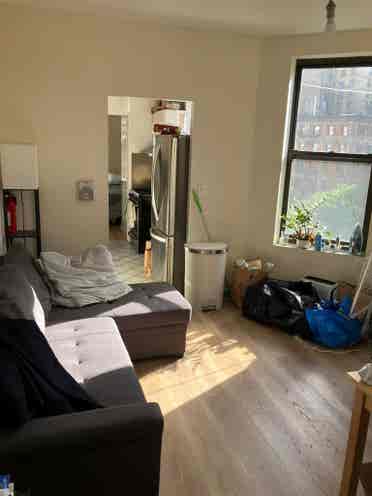 Spaces in Bright UWS 3-Bed !