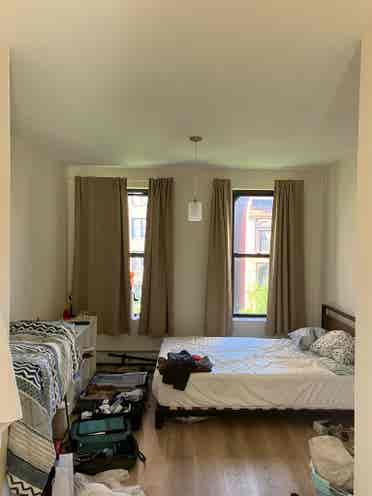 Spaces in Bright UWS 3-Bed !