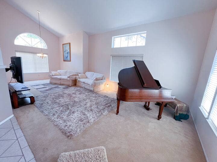 R1, Private room for rent