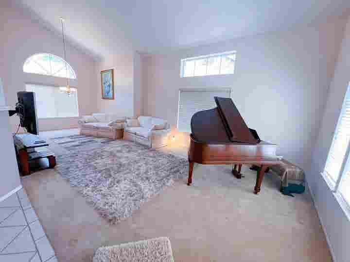 R1, Private room for rent