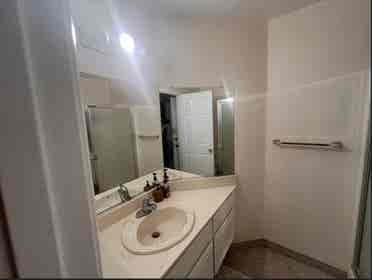 R1, Private room for rent