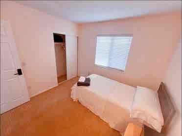 R1, Private room for rent