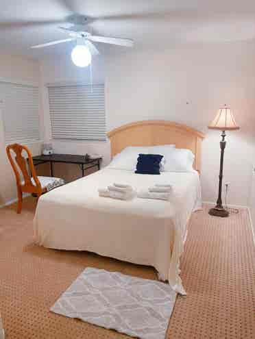 R2, Private Nice room for rent