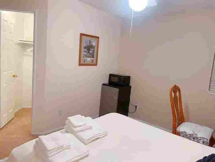 R2, Private Nice room for rent