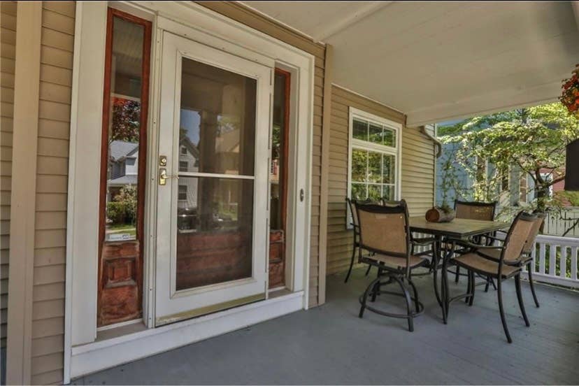 1 spot in a 4 bedroom HOUSE!
