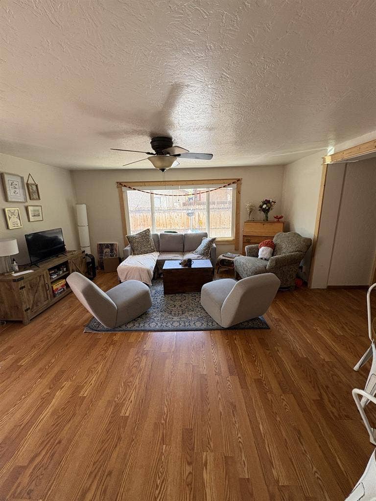 Room for rent!!