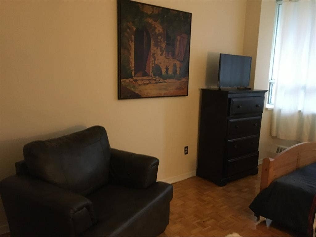 furnished big room with bath