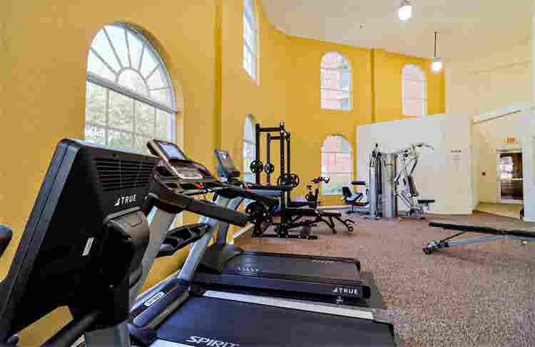 Spacious Room for Rent in WPB!