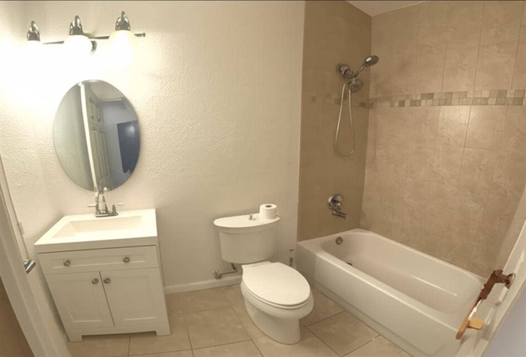 Spacious Room for Rent in WPB!