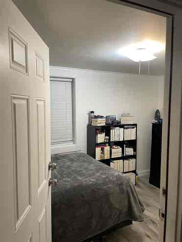 Fully furnished room Denver suburb