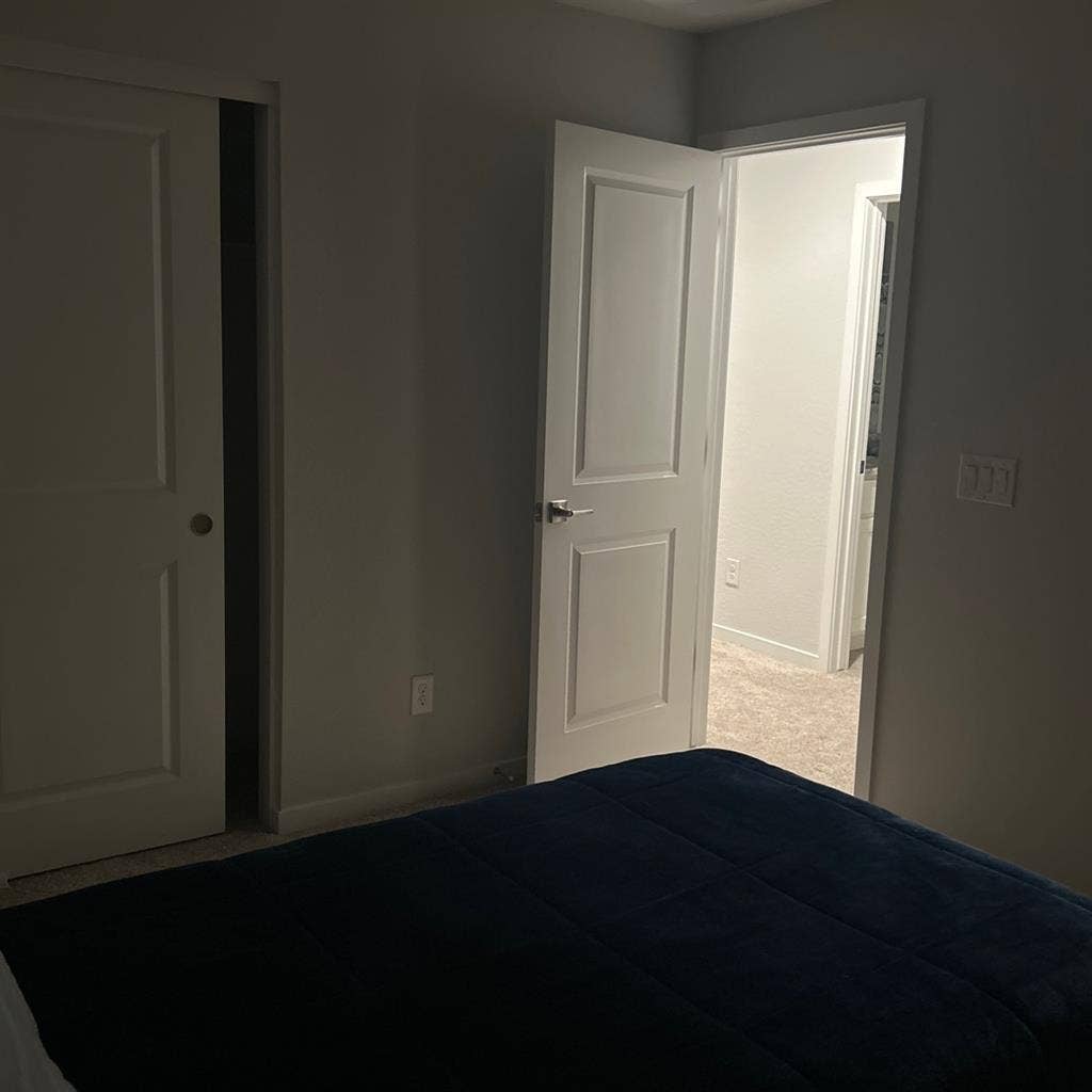 2 rooms available