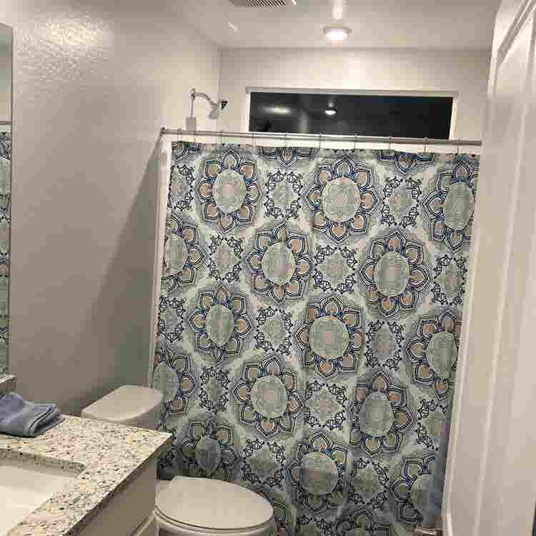 2 rooms available