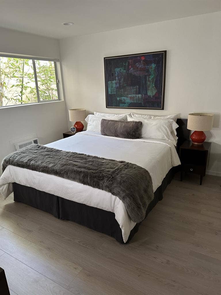 Looking for a Roomate
