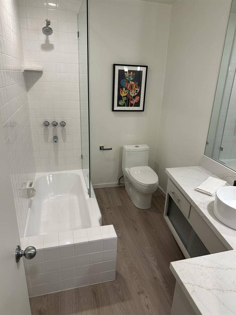 Looking for a Roomate