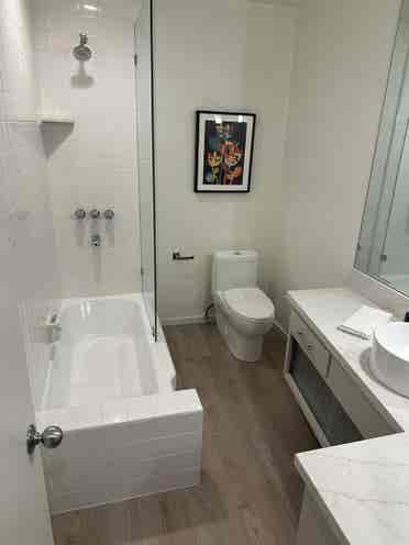 Looking for a Roomate