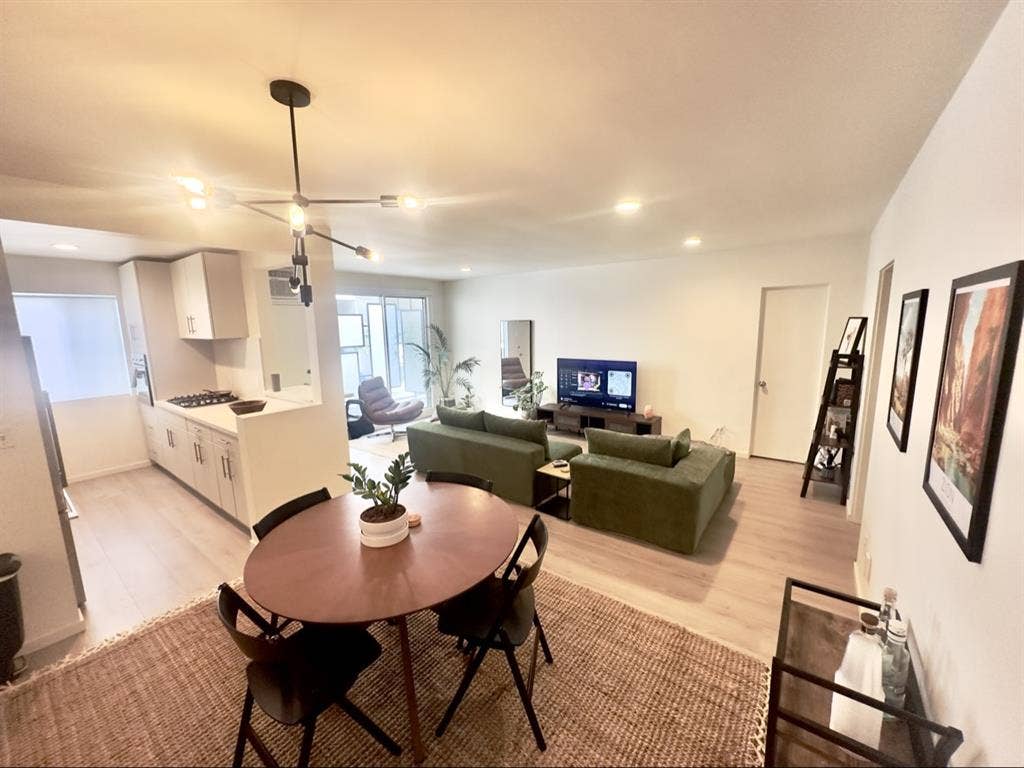 Looking for a Roomate