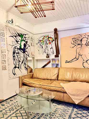 Detached Studio w/ access to house