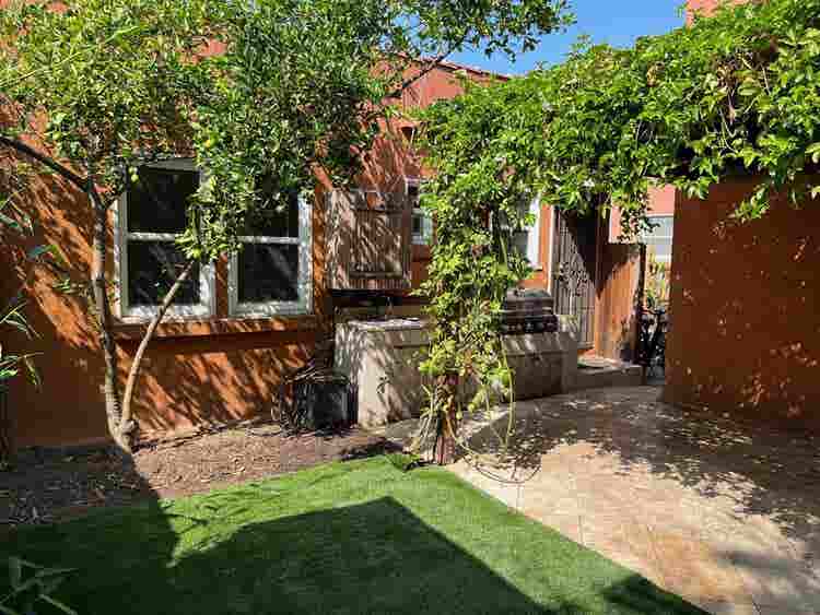 Mid City House. Full Amenities
