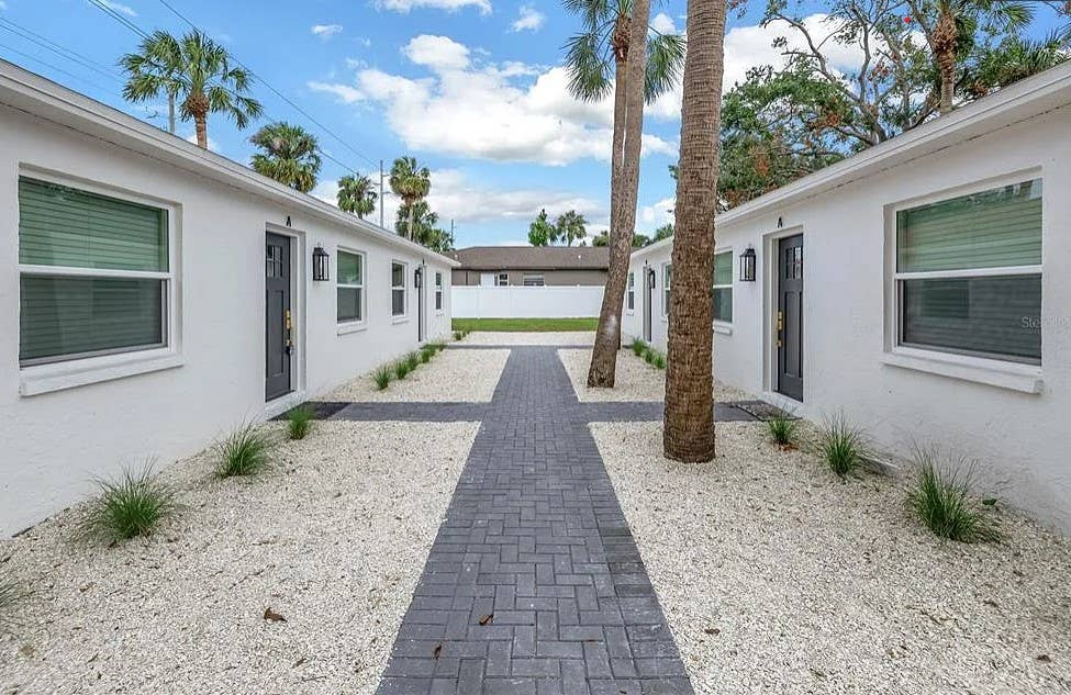 2 Rooms Available