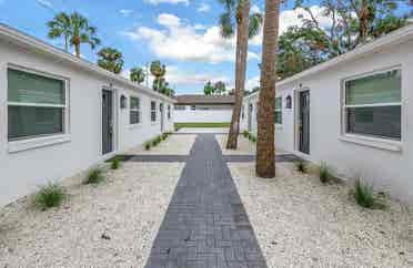 2 Rooms Available