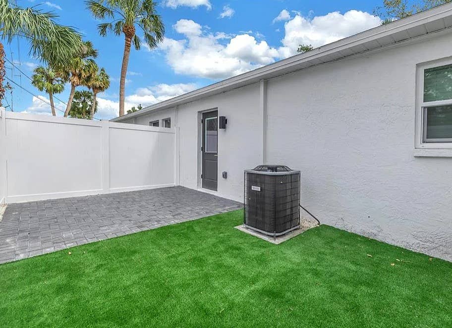 2 Rooms Available