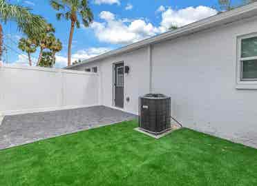 2 Rooms Available
