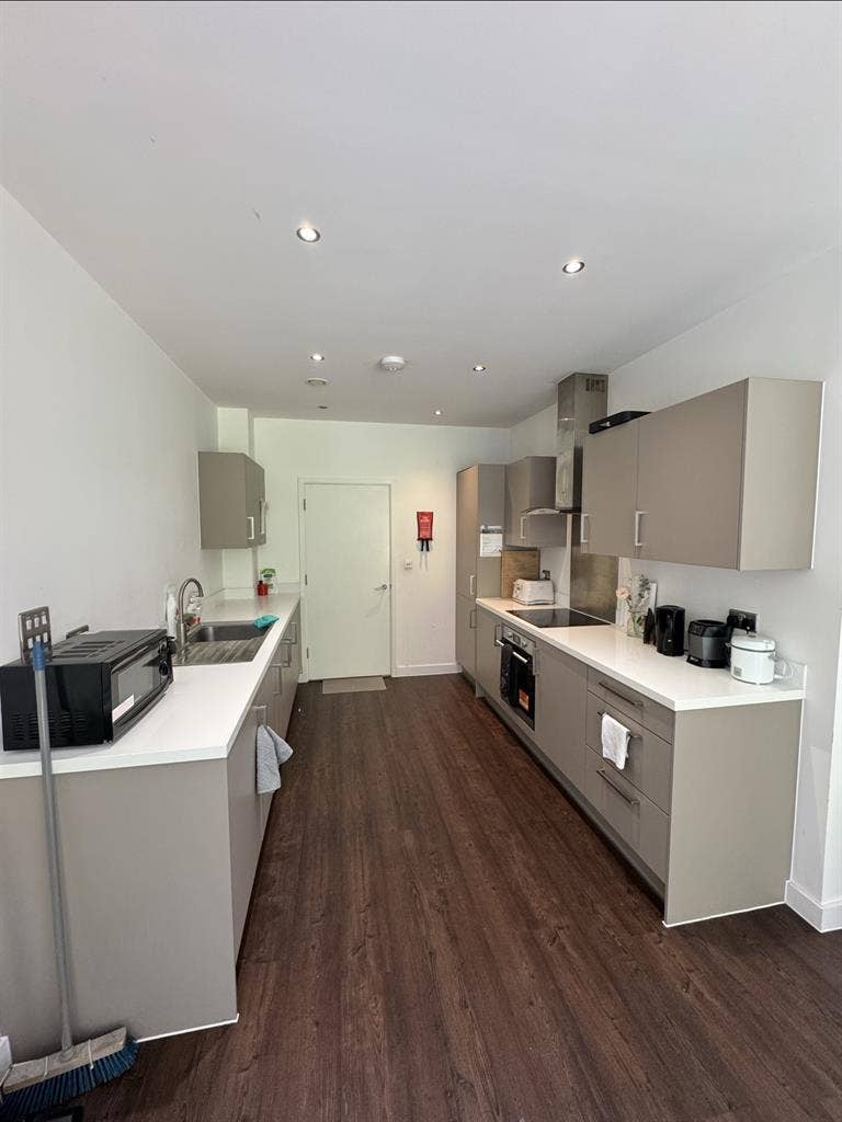room in a modern flat (WHATSAPP)