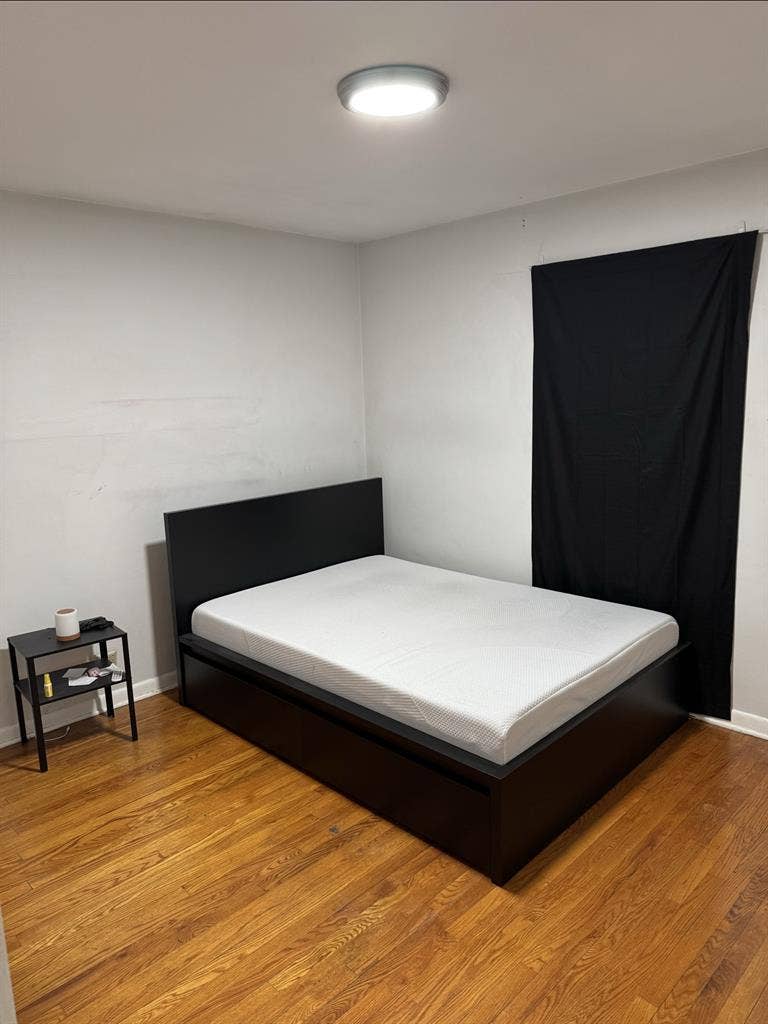 One room for rent $