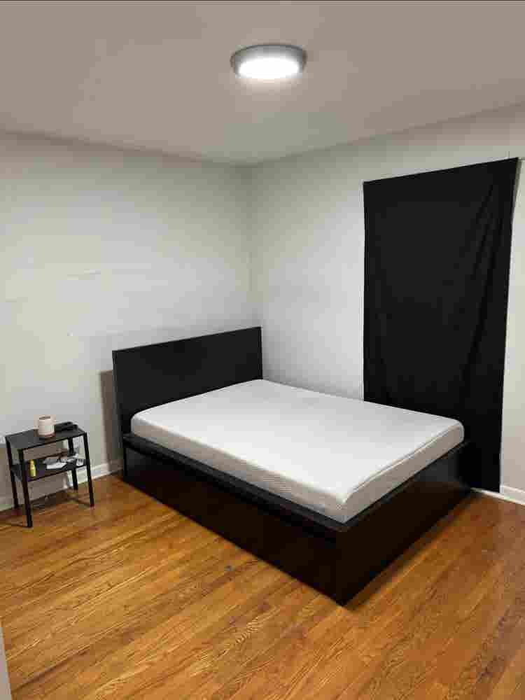 One room for rent $