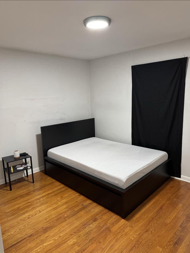 One room for rent $