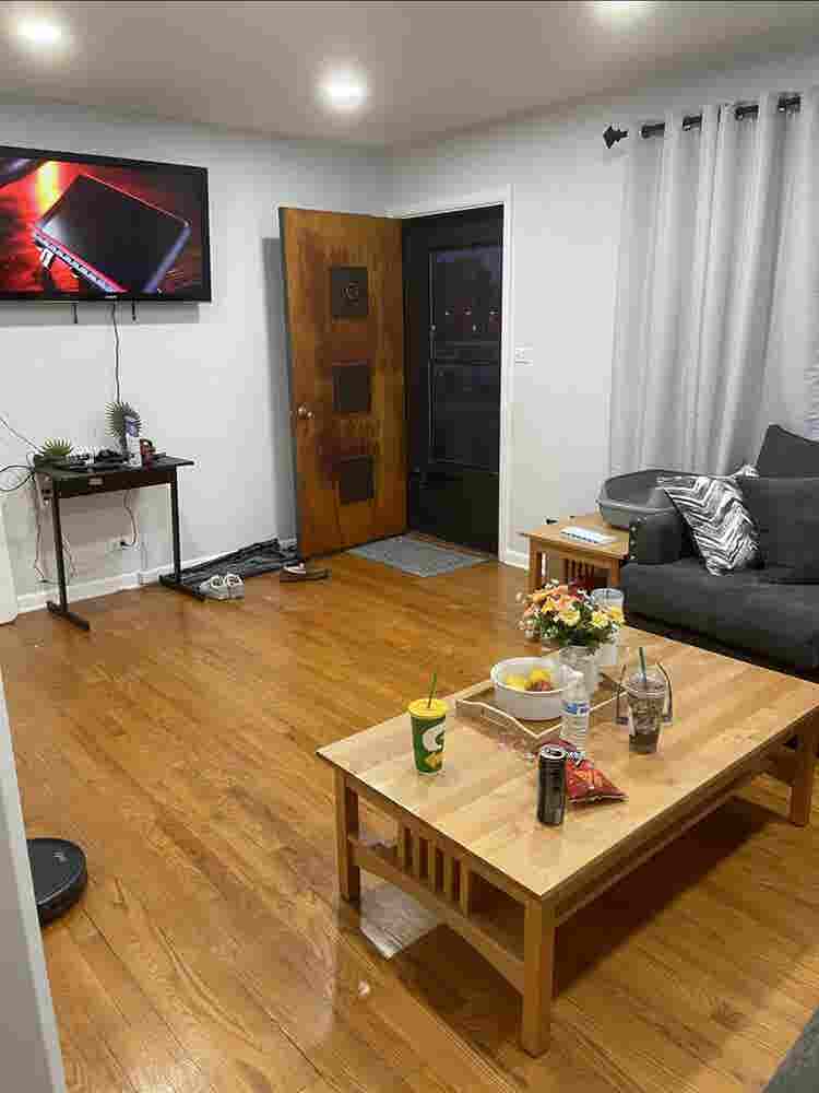 One room for rent $