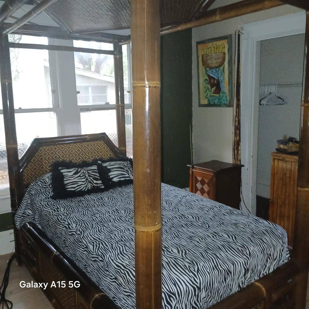 Room for rent downtown sanford