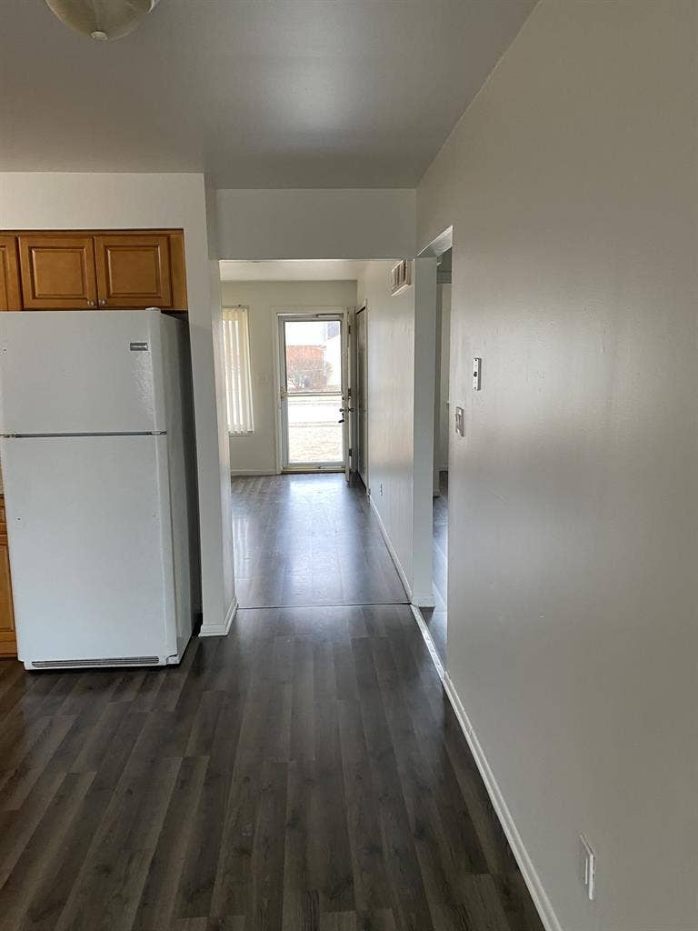 Unfurnished 1 bedroom
