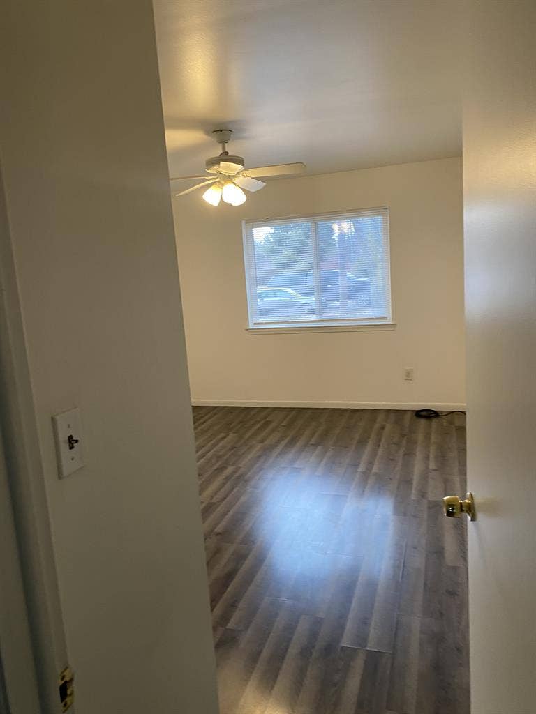 Unfurnished 1 bedroom
