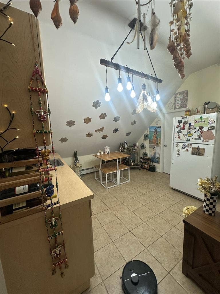 Looking for a female roommate.