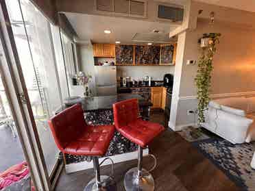 A beautiful 1bedroom in center city