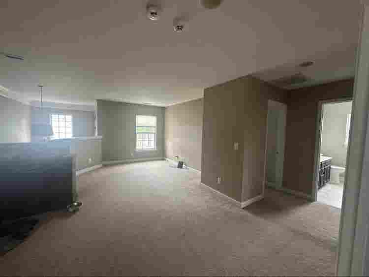 Full Private Suite,  sqft house