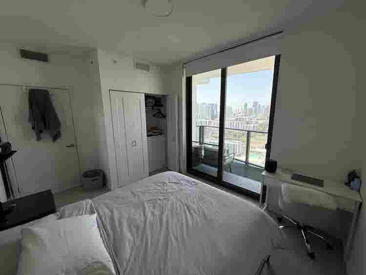 Room w/balcony in BA, Midtown