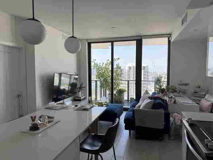 Room w/balcony in BA, Midtown