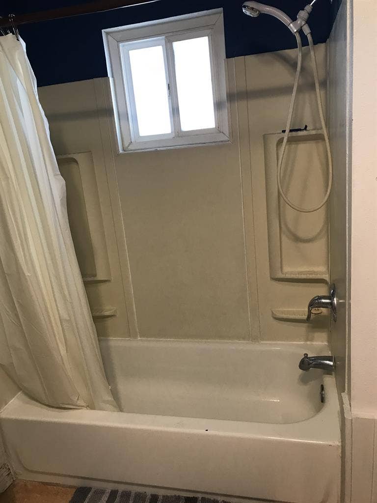 HOMESTAY PRIVATE ROOM MONTHLY RENT
